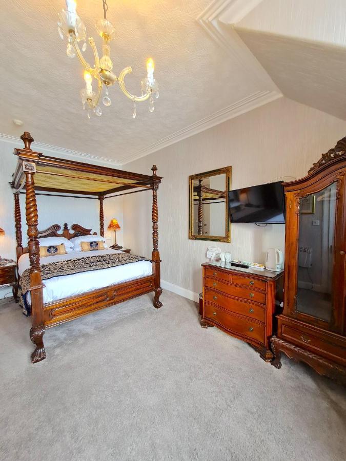 Chambre Lit à Baldaquin avec vue sur mer